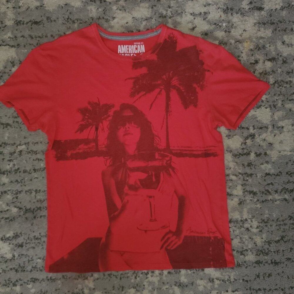 American Eagle Vintage Fit Live Your Life Red T-Shirt Size M